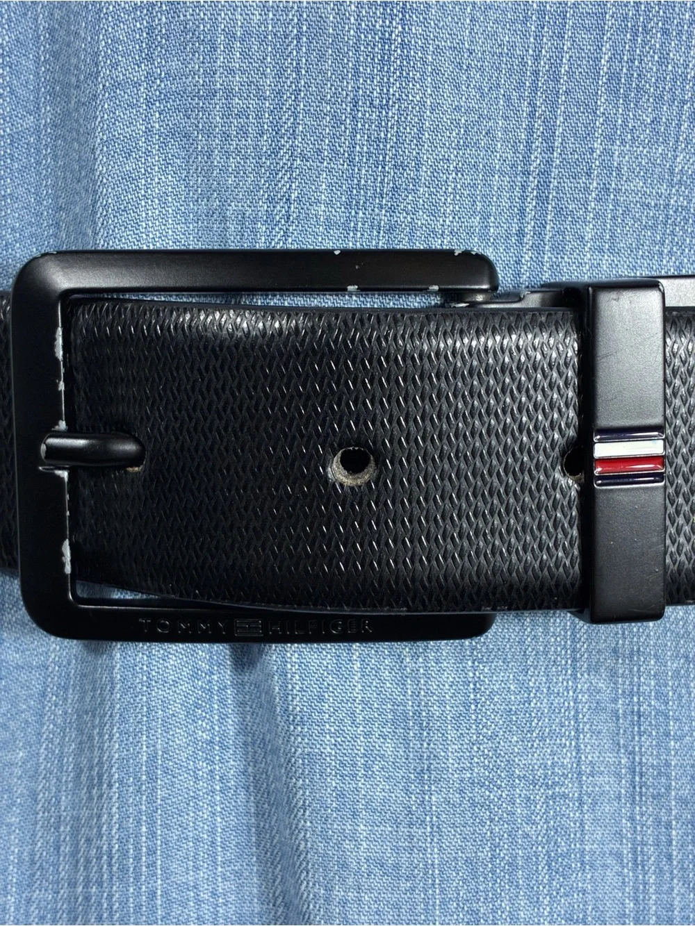 Tommy Hilfiger men’s belt 42” Black Textured Leather with Signature Stripe